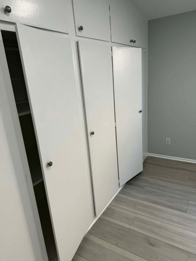 Building Photo - Stunning Single-Story Granada Hills Pool Home | 3 Bed | 2 Bath | 2,500 Sq Ft