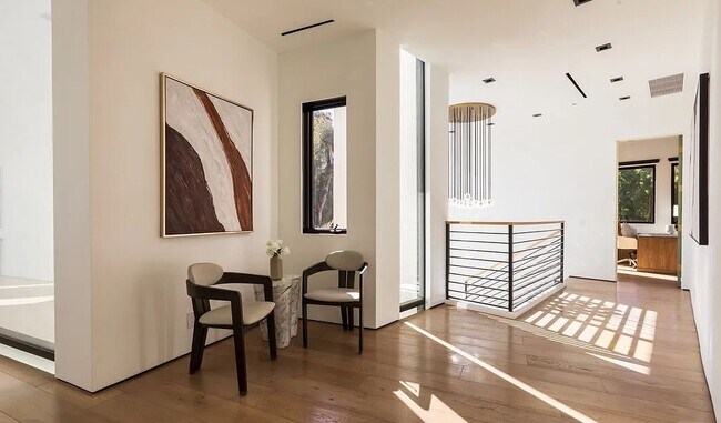 Building Photo - 13331 Mulholland Dr