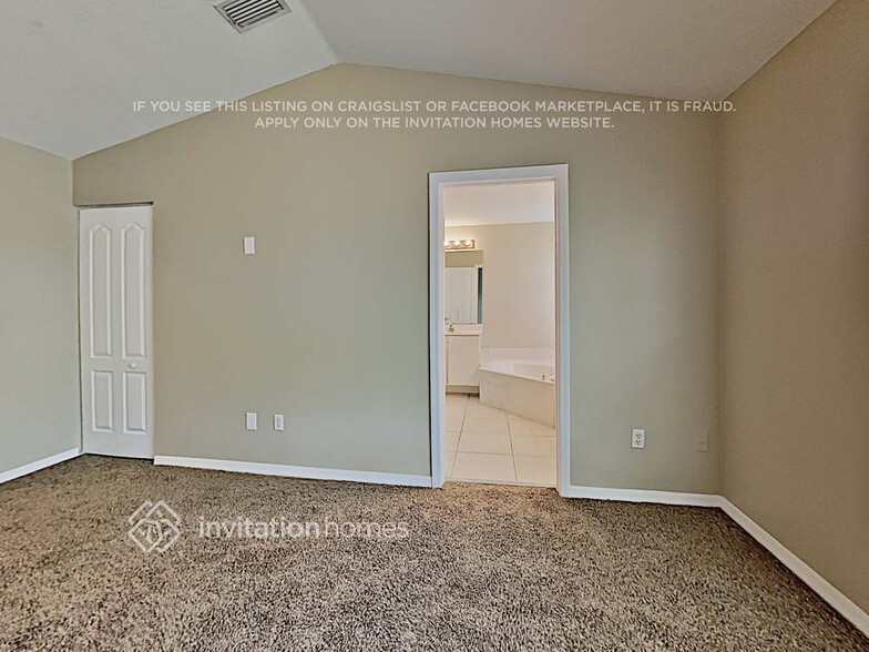 Building Photo - 215 River Bluff Ln