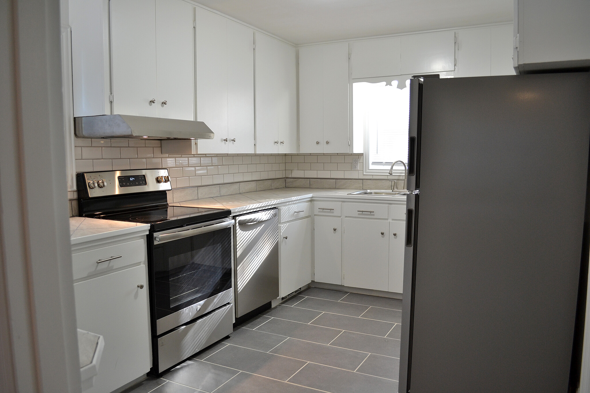 Kitchen - 1007 Bawcom St