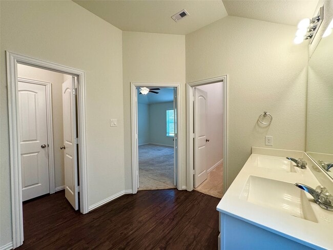 Building Photo - 9026 Beacon Mill Dr