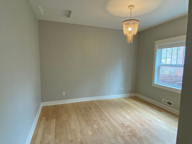 Building Photo - Northwest Crossing Gem! Bonus Office and Family Room