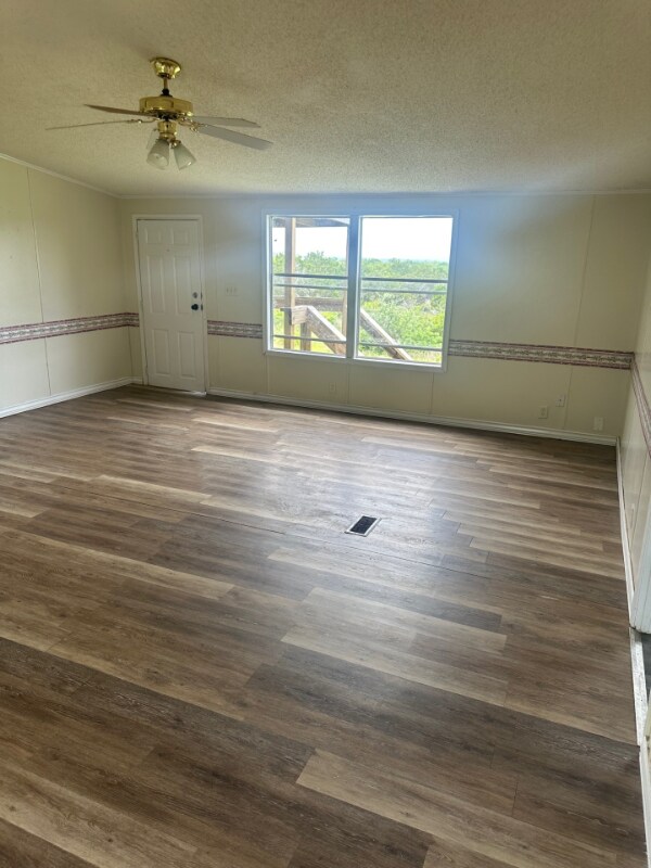 Building Photo - 230 Linda's Ln