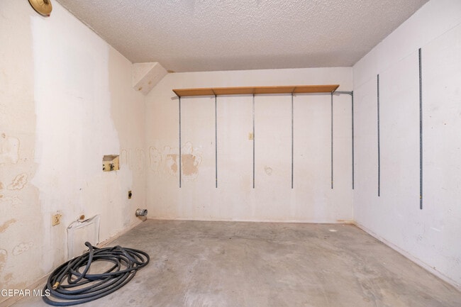 Building Photo - 11516 Meadowbrook Dr