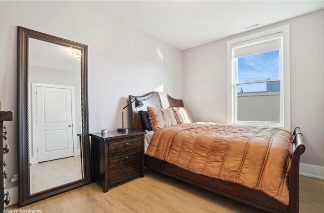 Building Photo - 1209 E 46th St