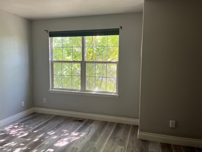 Building Photo - 9815 Eagle Creek Cir