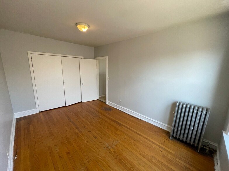 Building Photo - 7931 S Manistee Ave