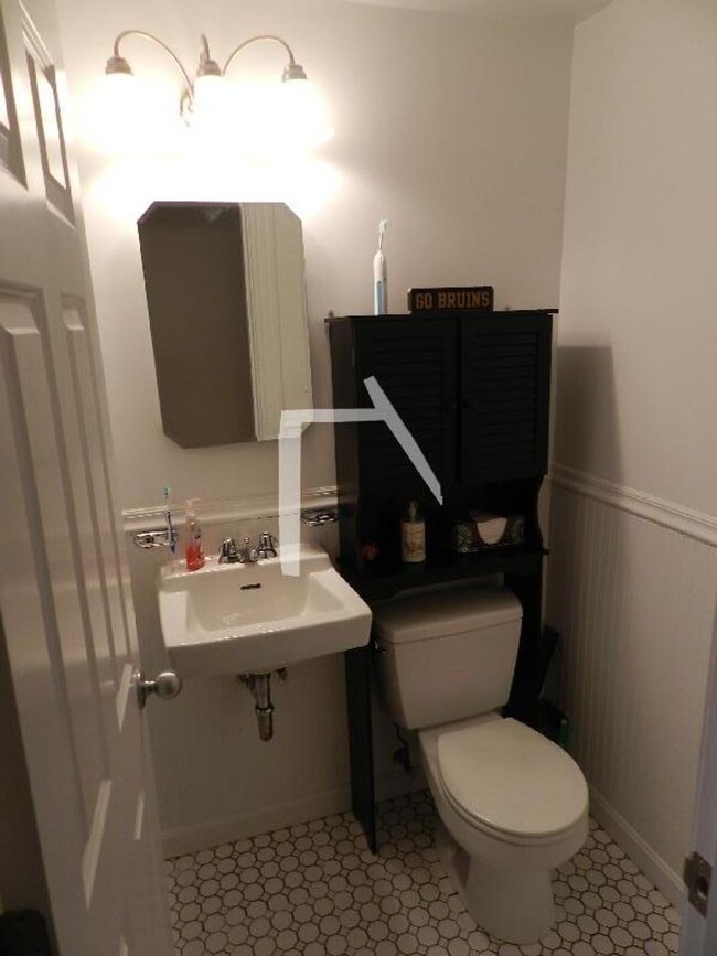 Building Photo - Renovated 3 bed. 1.5 bathroom on Cleveland...