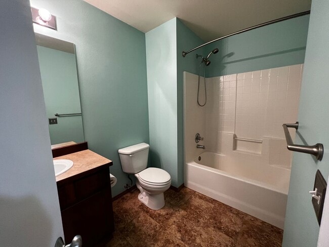 Building Photo - 3 Bedroom 2.5 Bath DuPont Home for Rent