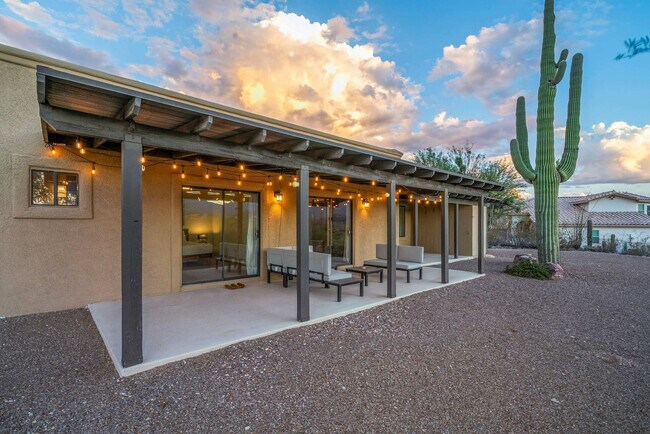 Building Photo - 5190 W Pso Del Barranco