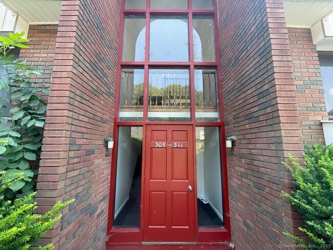 Building Photo - 309 High Path Rd