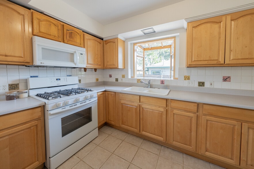 Building Photo - 3106 Honolulu Ave