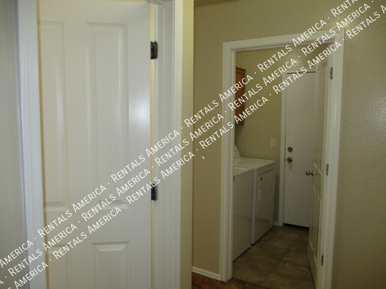 Building Photo - 1328 Natasha Dr