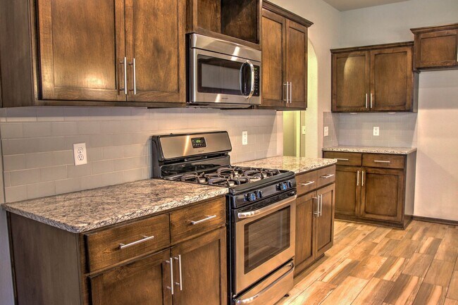 Building Photo - 4 bedroom, 3 car garage - Broken Arrow Schools