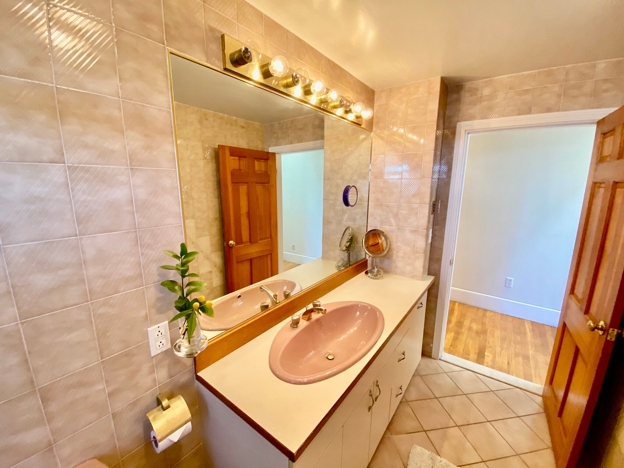 Bath 2 - 208 Rawson Rd