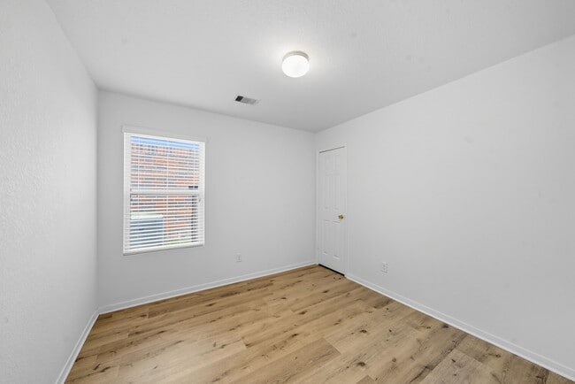 Building Photo - 14730 Fir Knoll Way