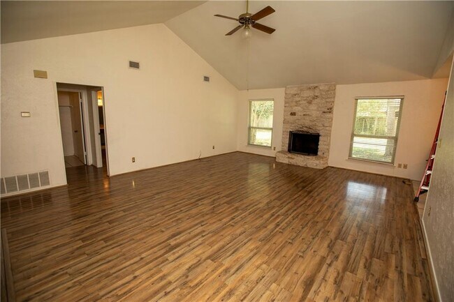 Building Photo - 4913 Wing Rd