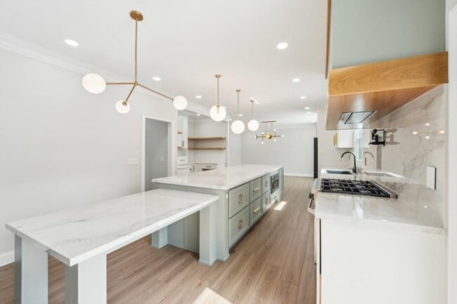 Building Photo - 1600 Spring Arbor Ct