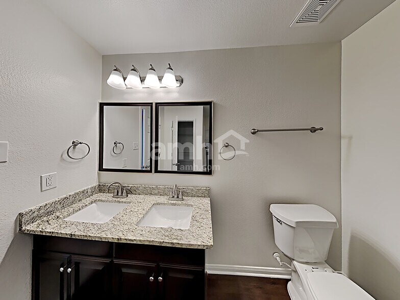 Building Photo - 18011 Shallow Leaf Ln