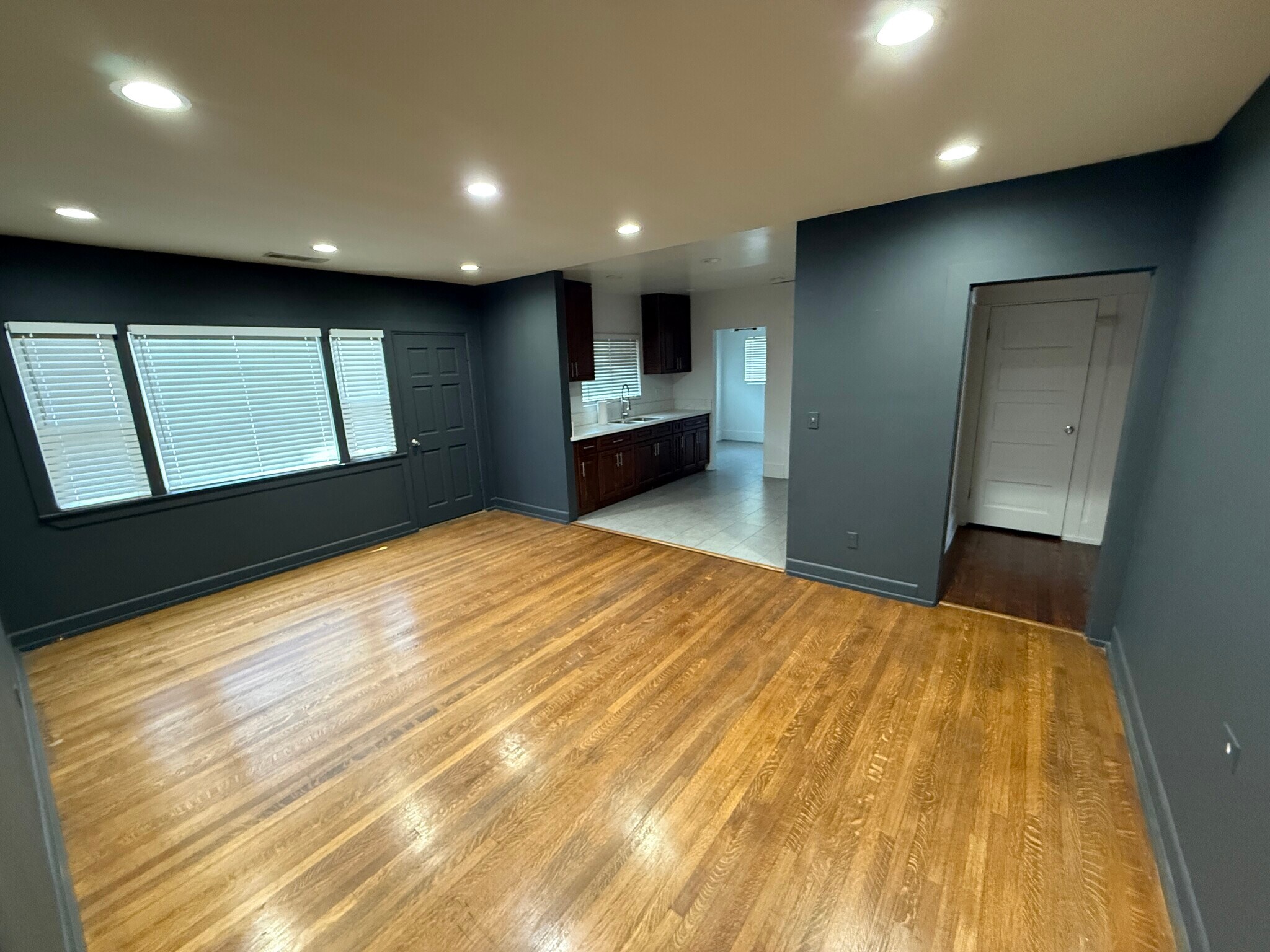Building Photo - 1493 W 47th St
