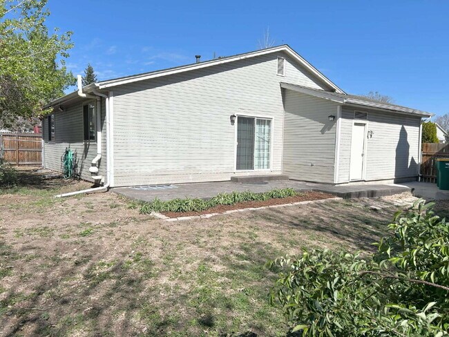Building Photo - "Charming Home in the Cottonwood Community!"