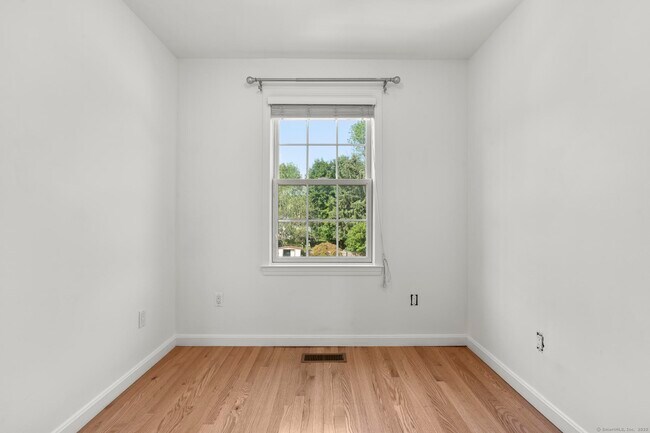 Building Photo - 322 Greenfield St