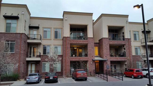Building Photo - 305 Inverness Way S