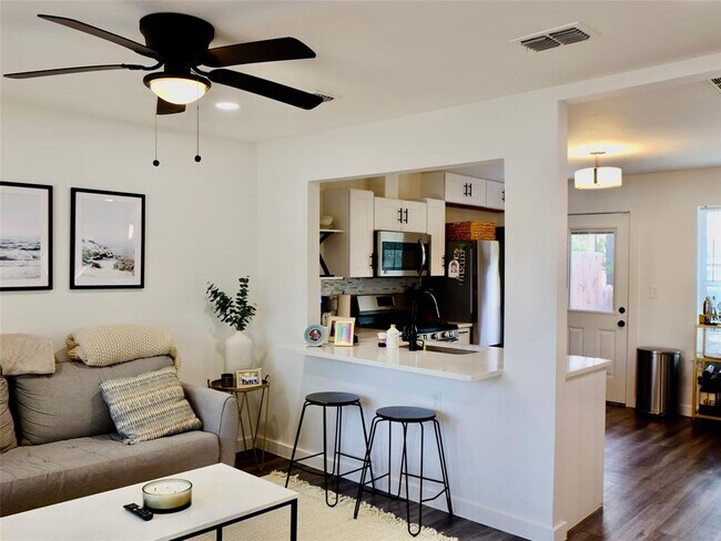 Building Photo - 1401 Marcus Pl