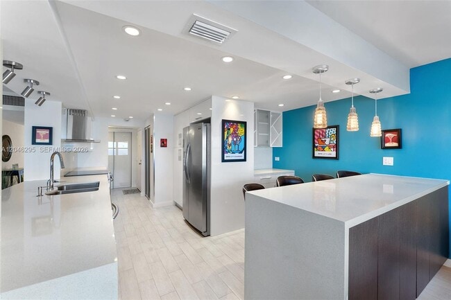 Building Photo - 5100 N Ocean Blvd