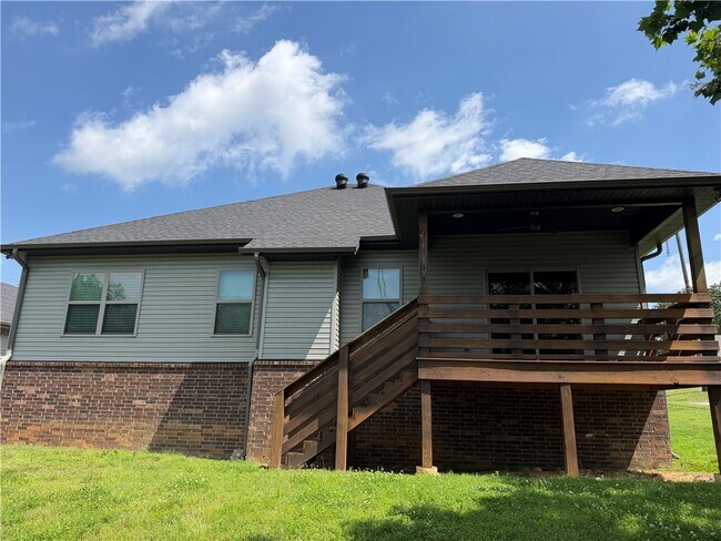 Building Photo - 2055 E Peppervine Dr