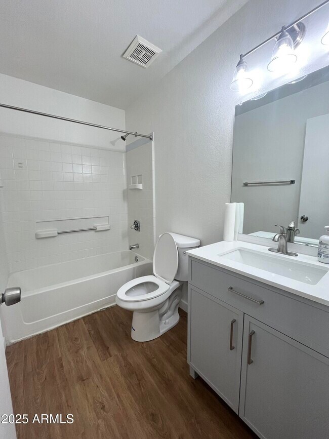 Building Photo - 7504 W Jenan Dr