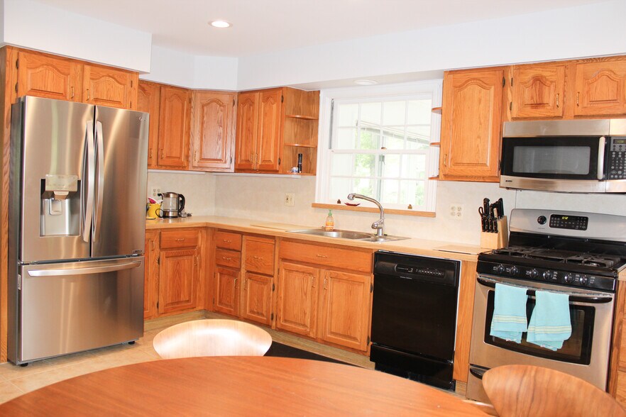 Building Photo - 35 Symor Dr