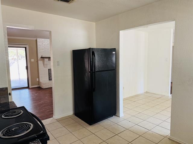Building Photo - 912 Woodview Dr