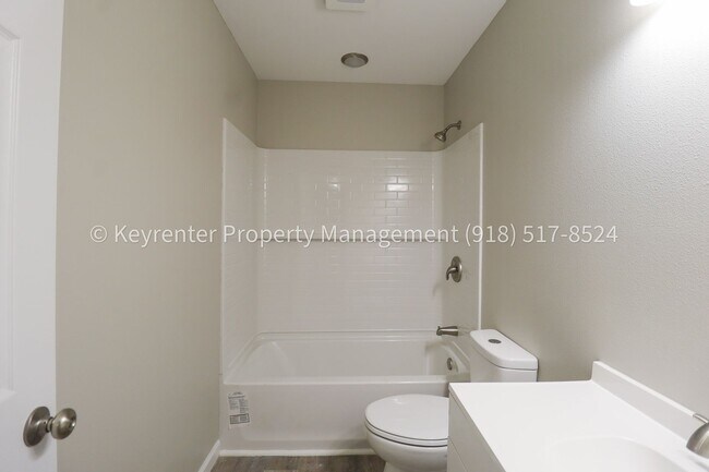 Building Photo - Beautiful Newly Built 3 Bedroom House! Available for Immediate Move in!