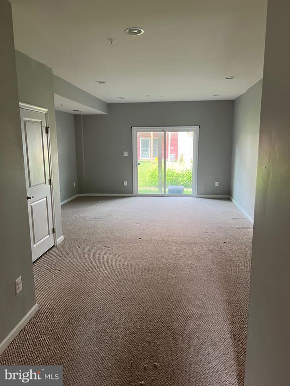 Building Photo - 638 Ravenwood Dr