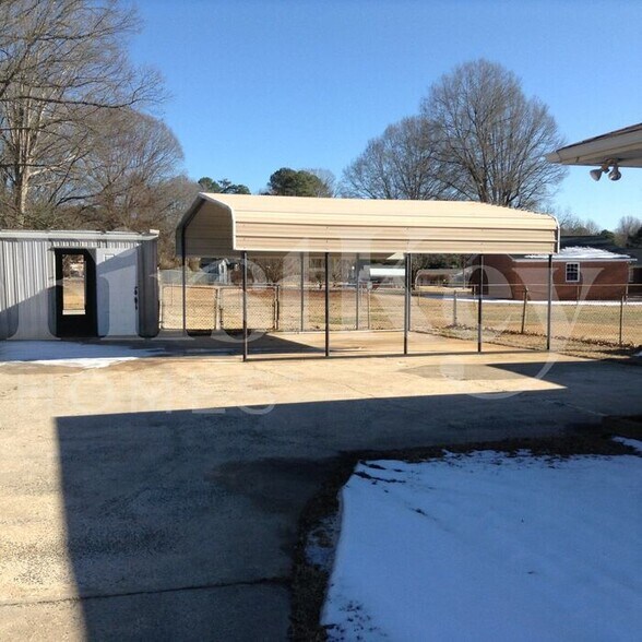 Building Photo - 4020 Matthews-Mint Hill Rd
