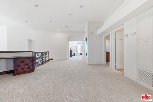 Building Photo - 6003 County Oak Rd