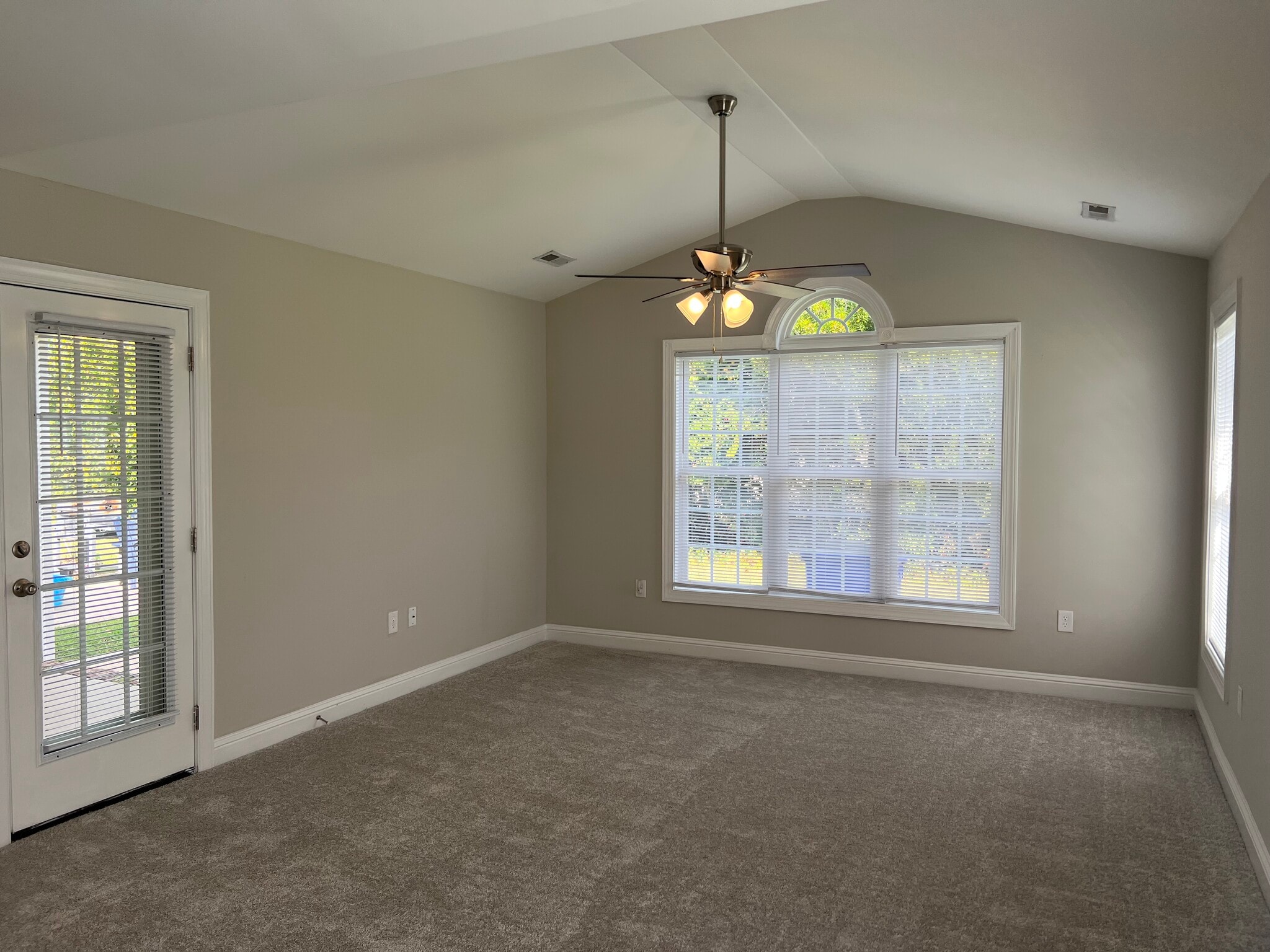 Building Photo - 1108 Crescent Meadows Dr