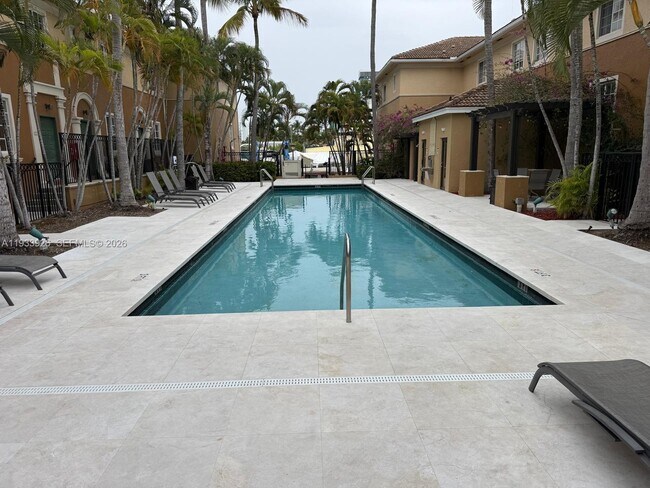 Building Photo - 2961 NE 185th St