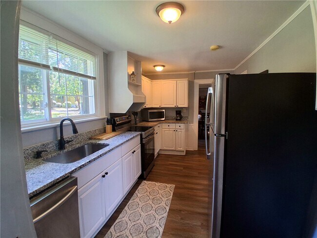 Building Photo - 506 Pinckney St