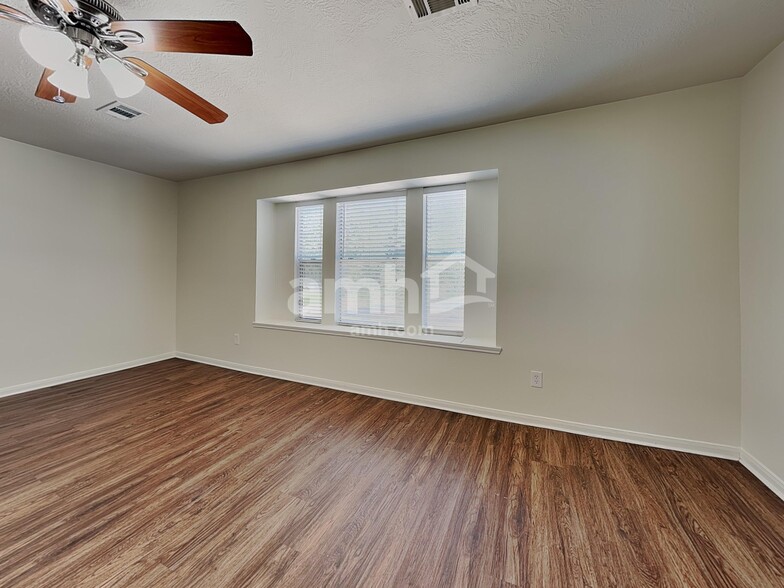 Building Photo - 2738 Springstone Dr