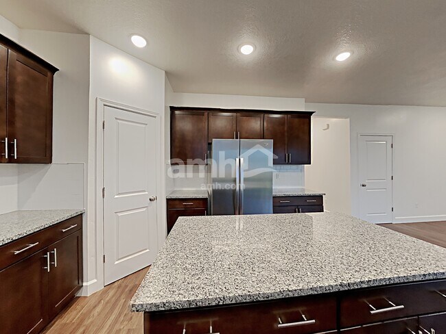 Building Photo - 1338 E White St