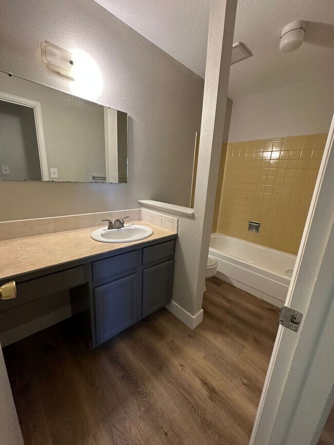 Building Photo - Laporte1850 (KC-LN-KB)