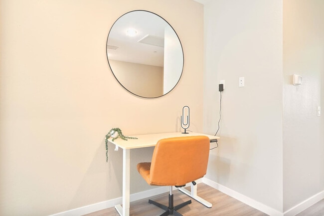 Building Photo - 16601 N Parkview Pl