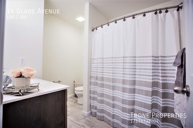 Building Photo - Glade Avenue