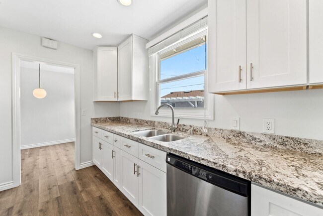 Building Photo - Recently Remodeled Home- MUST SEE!!!!!