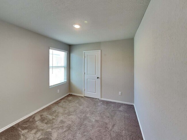 Building Photo - 4210 Southton Lk