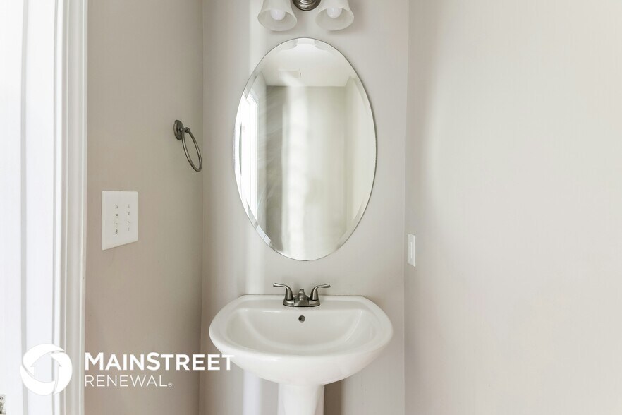 Building Photo - 18 Barrette Ln