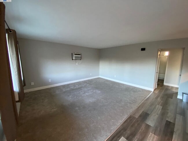 Building Photo - 17 Raggio Rd