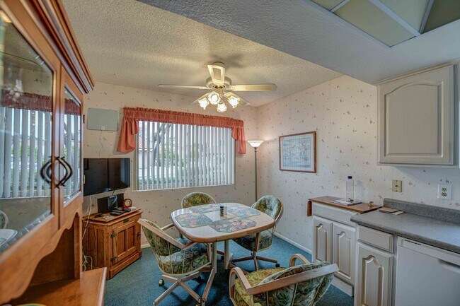 Building Photo - Perfect home for enjoying your winter in Arizona.  2 bed 2 bath on the 14th fairway of Heron Lake...